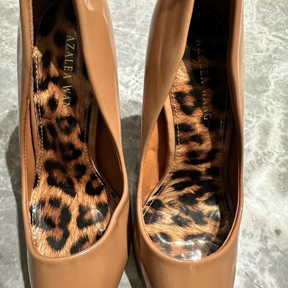 Azalea Wang Exotic Brown Pumps Cheetah Soles Patent Leather SZ 6 - Picture 2 of 9